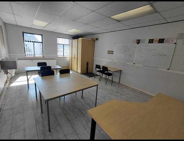 122M² OFFICE TO LET IN LYME PARK